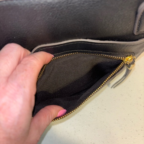 Liz Claiborne Black Tote with Gold Zipper - Picture 6 of 15